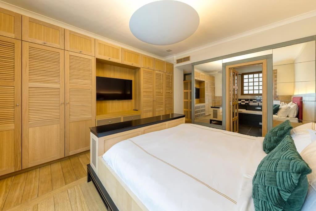 Lejlighed Luxury: 3br, Prime Location